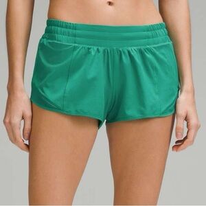 Lululemon Shorts. Cascadia Green 2.5 LR Hotty Hots Great Condition